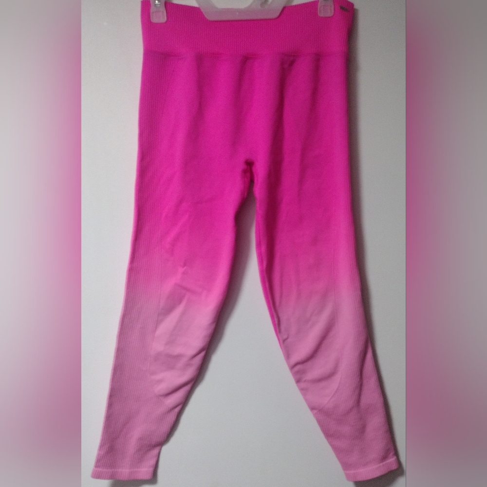 Victoria's Secret Active Pink Capri leggings Size large